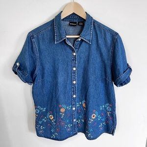 𝅺DENIM Short Sleeve Button Down w/ Floral Embroidery